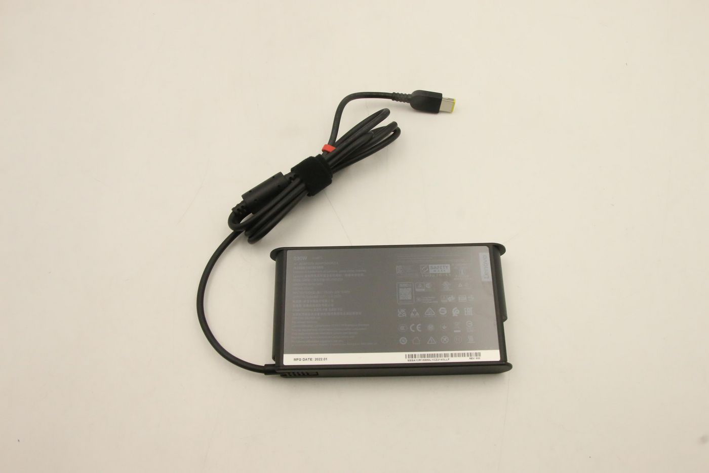 7F3N6omYG0mFfuBeq4mDIg.c-r.jpg Lenovo AC Adapter Slim,230W,20V,3P,WW,LTN (02DL143)