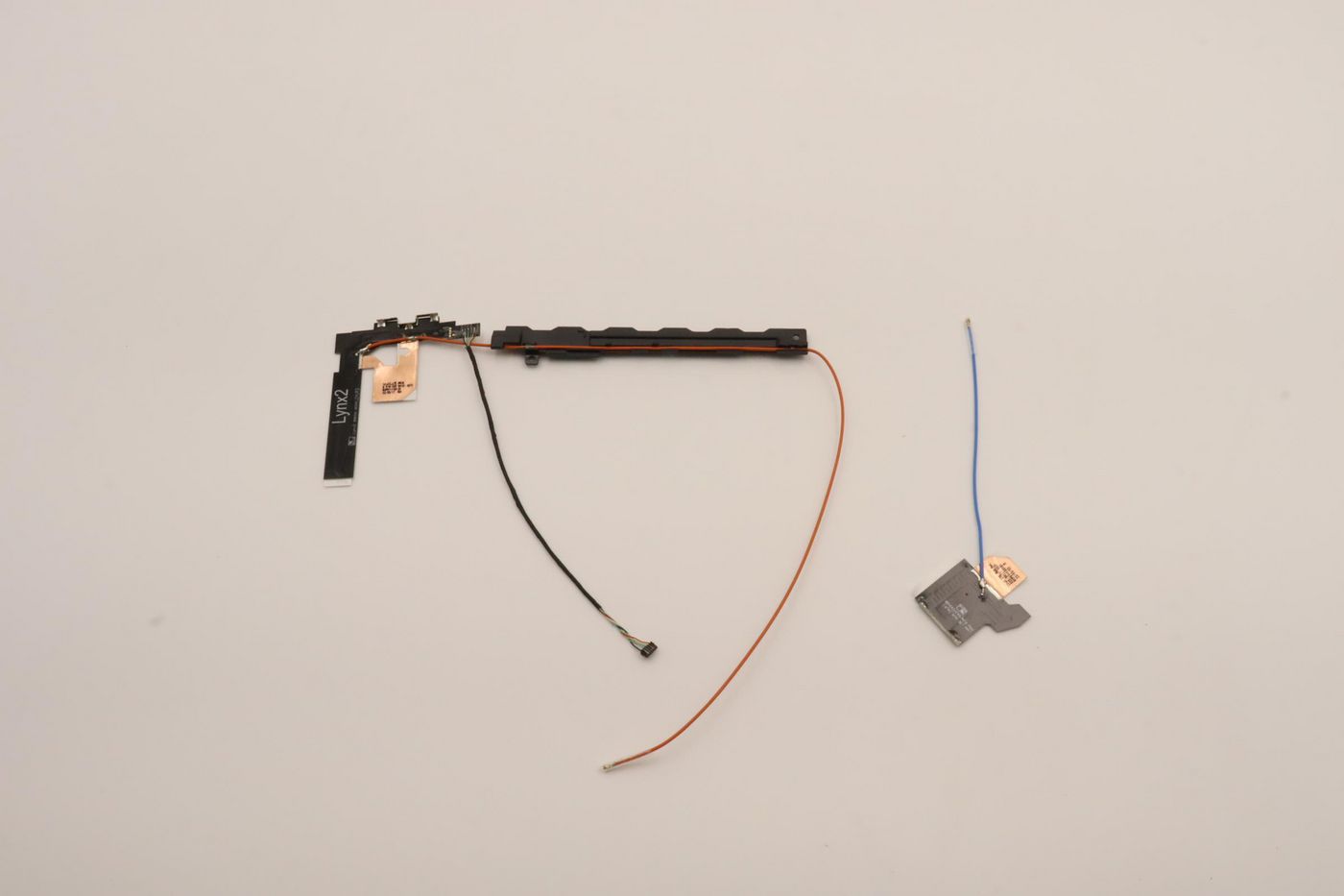 A-9jzf1jVEeBUS20Q_zTsg.c-r.jpg Lenovo ANTENNA KIT WWAN ANT AWAN (5A30Z88213)