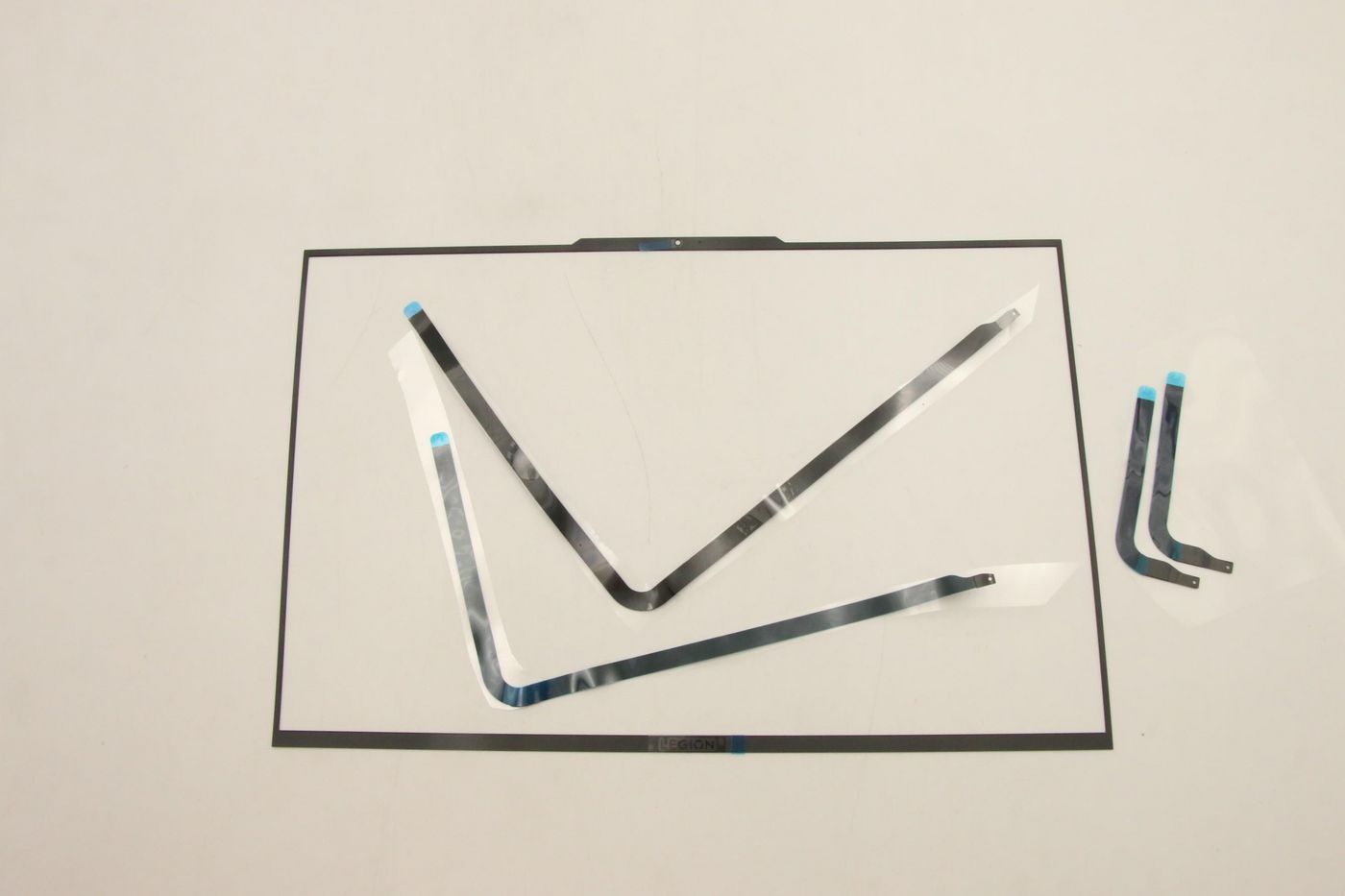 EKlugf8Qn06KNY3cN3iGqw.c-r.jpg Lenovo BEZEL LCD Bezel L 82RF (5B30S19035)
