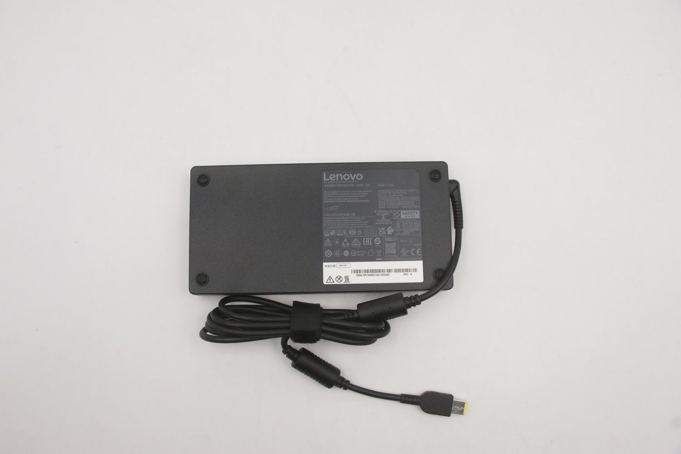 YjMoSM7la06wbukuo4UetQ.c-r.jpg Lenovo Slim,300W,20V,3P,WW,DEL (5A10W86289)