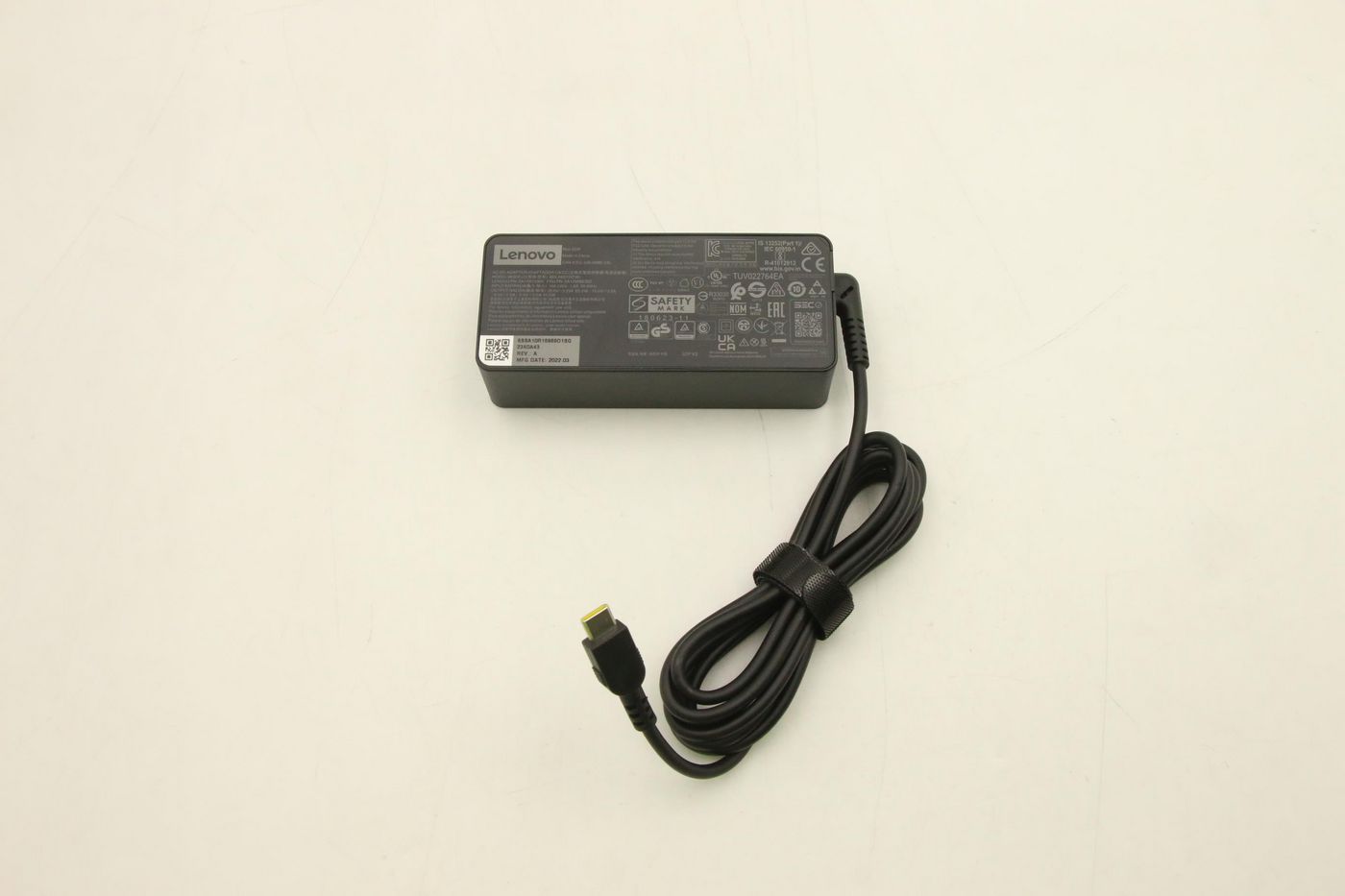 aXUwSdroU0yPyWaT1uTHdA.c-r.jpg Lenovo AC_ADAPTER PD,65W,20/15/9/5V,3P,WW,DEL (5A10W86302)