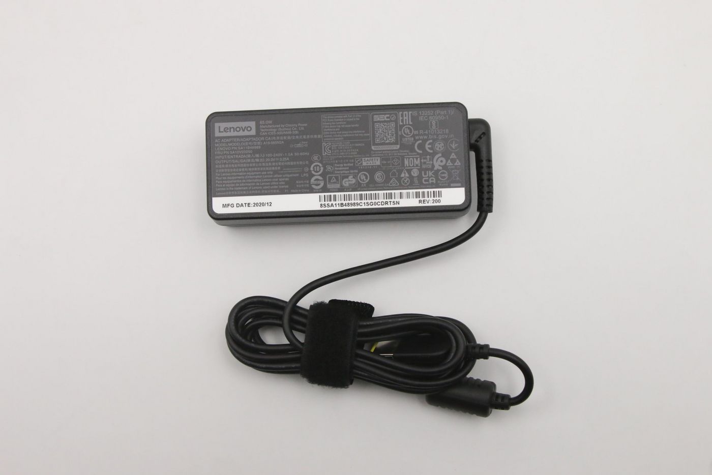gLLYAAqAmUyzQ3Q_nvO1NA.c-r.jpg Lenovo CRU,AC_ADAPTER,Rectangle 65W 89%,100-240Vac,3P (5A10V03250)