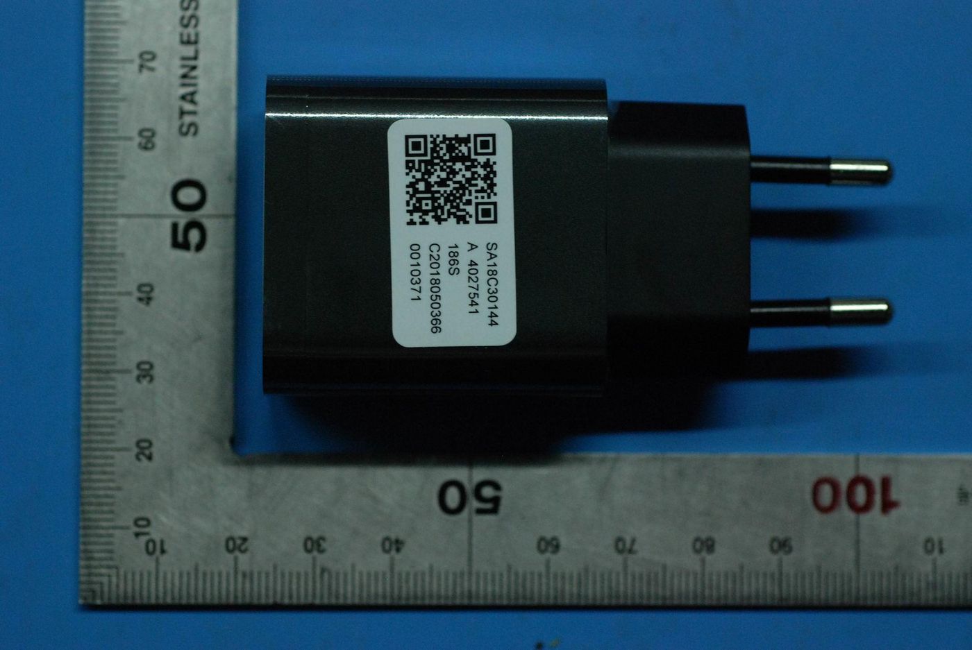 l9mxlts7O0O6BoVA03IyJQ.c-r.jpg Lenovo AC Adapter (5,2V 2A) Black (SA18C30144)