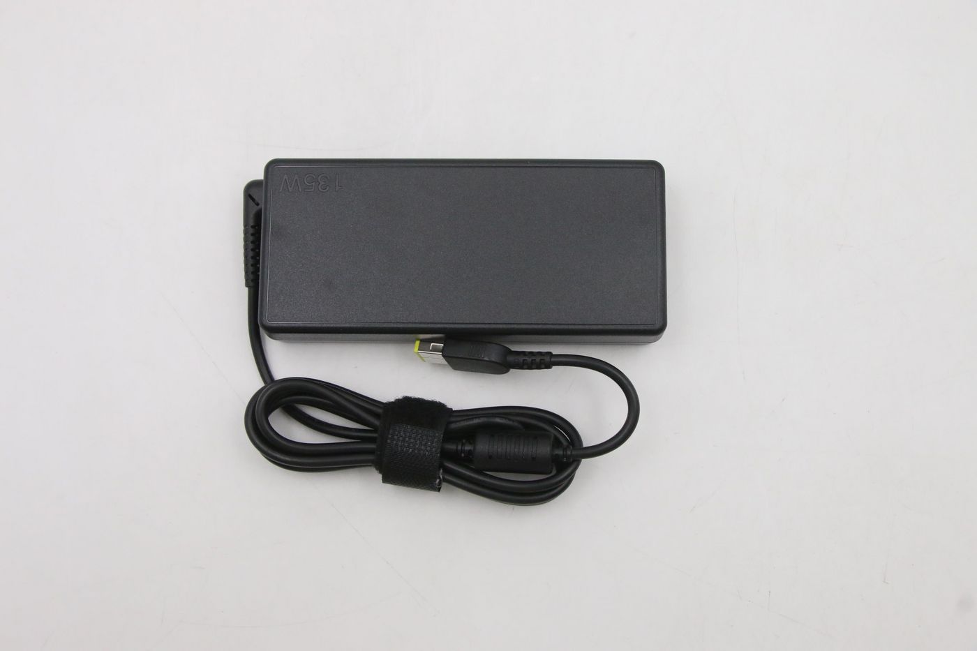 ras-94CIYEqRa5lDOMBR7w.c-r.jpg Lenovo CRU,AC_ADAPTER,Rectangle 135W,100-240Vac,3P (5A10V03255)