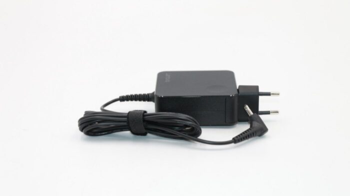 ww5fEqhPlkmYvhF4n1U3Eg.c-r.jpg Lenovo AC Adapter (FRU01FR142)